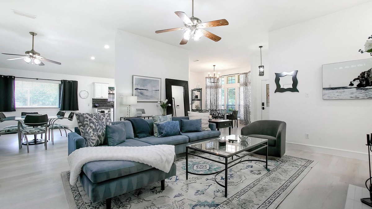 Lake Dallas House | Lake Dallas Oasis, Beautiful Modern Home with Pool