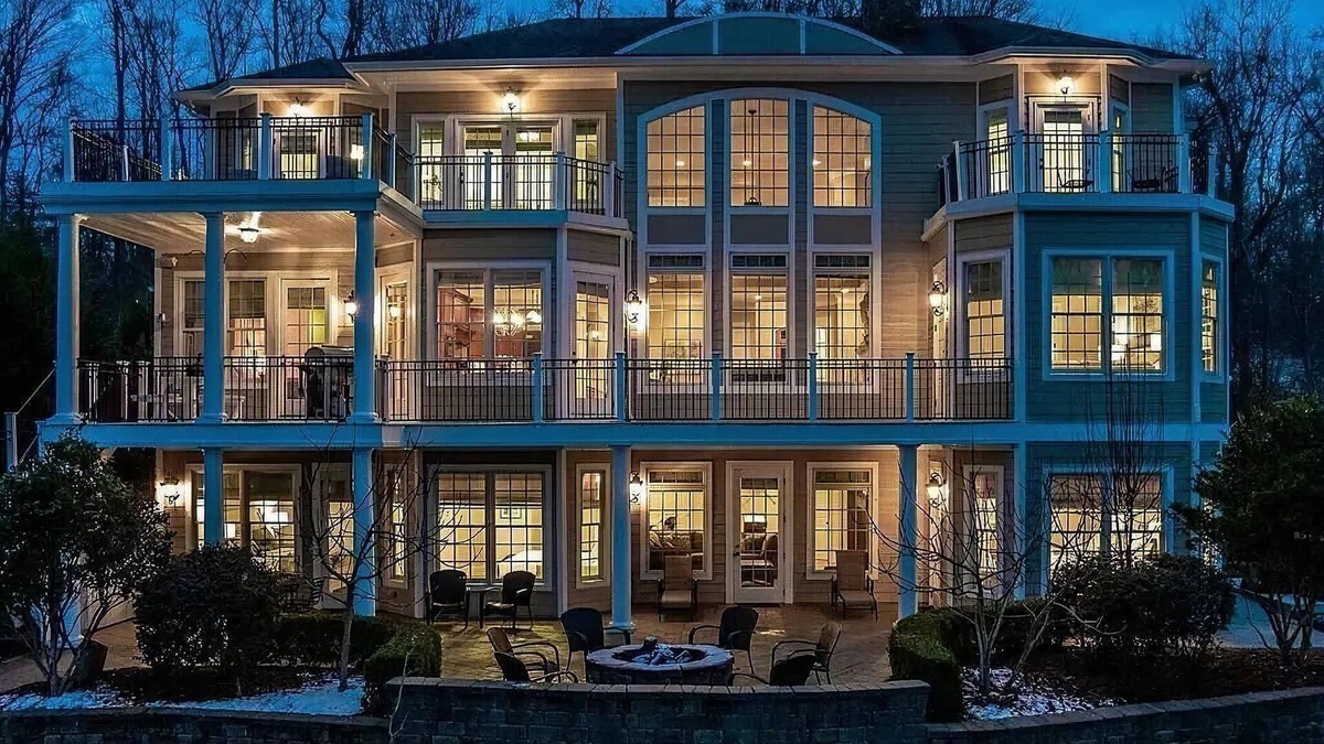 Macon House | Lake Daze - Incredible 8 Bedroom Lake Gaston 5-star property