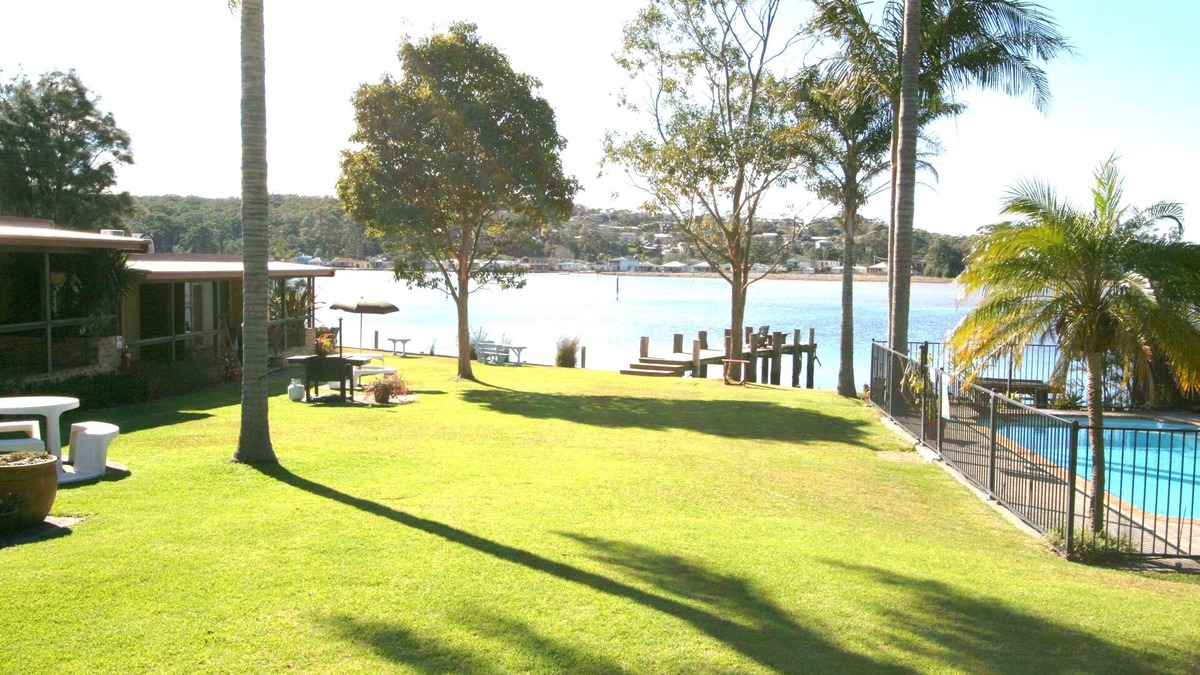 Burrill Lake Apartment | Lake Edge Holiday Units