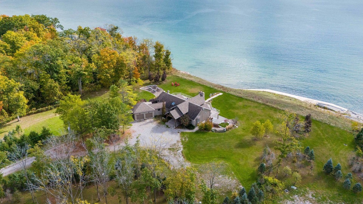 Windham Centre House | Lake Erie Lake House
