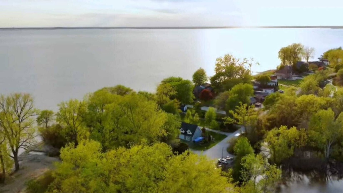 Amherstburg Apartment | Lake Erie Retreat: Waterfront Cozy Apartment
