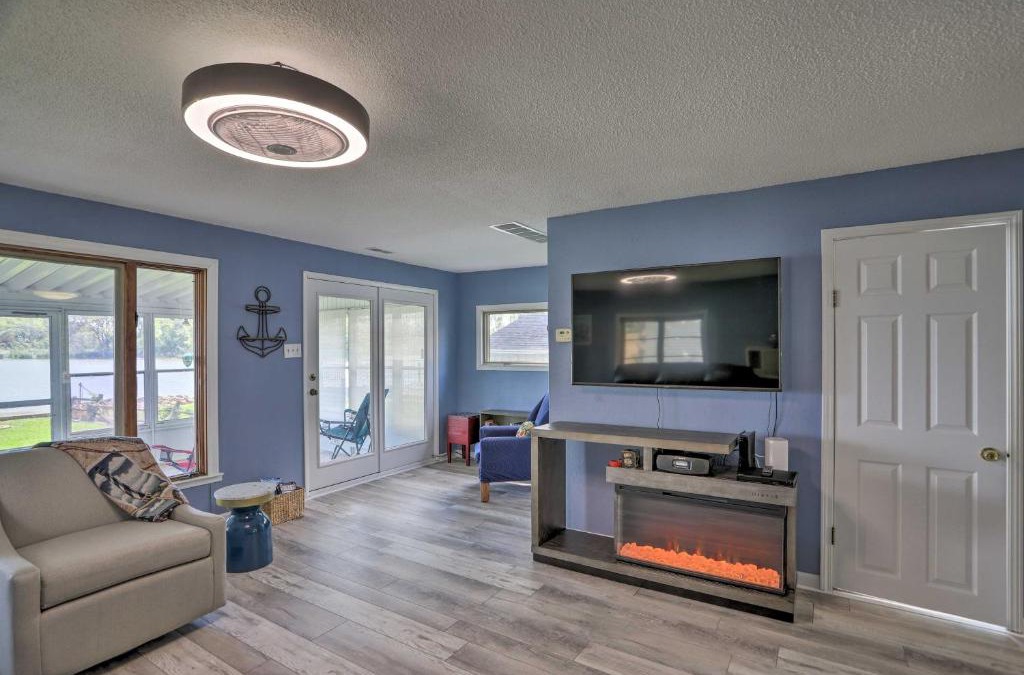 Shoreland House | Lake Erie Waterfront Home with Sunroom and Yard!