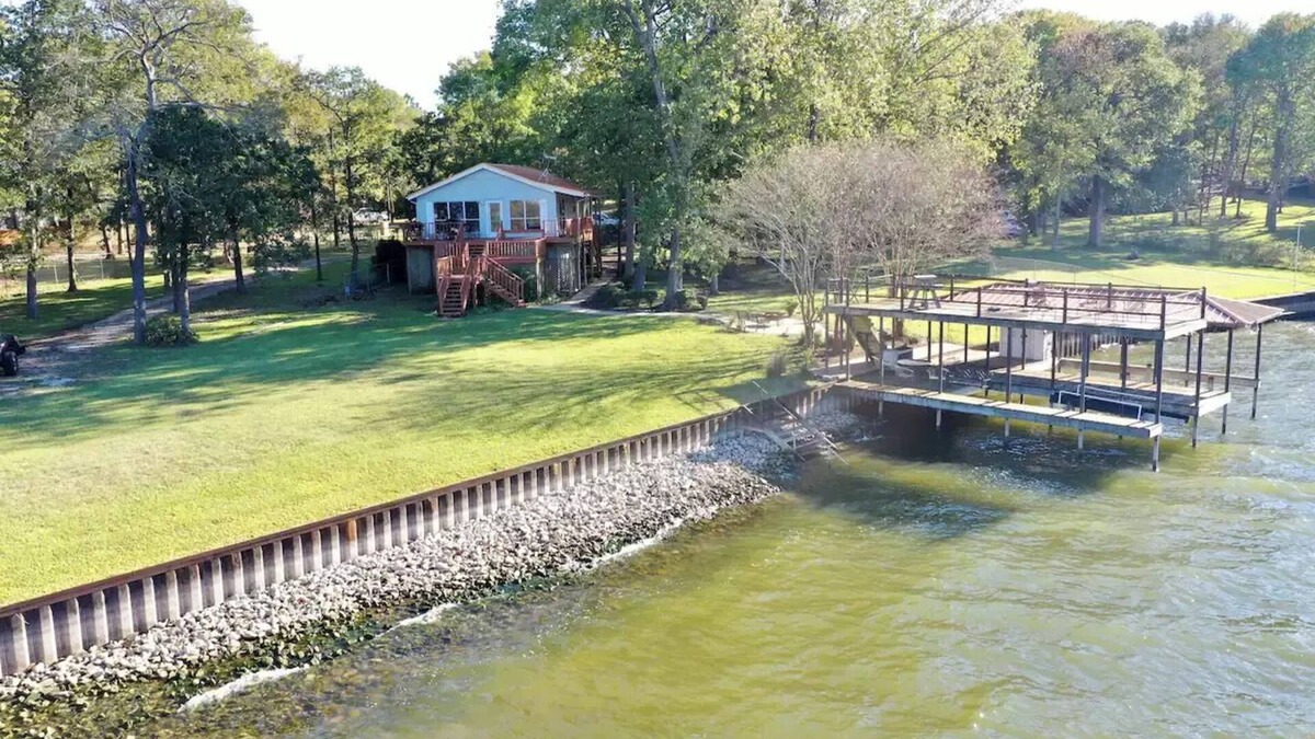 Cayuga House | Lake escape - 4 Bedroom Lake front property