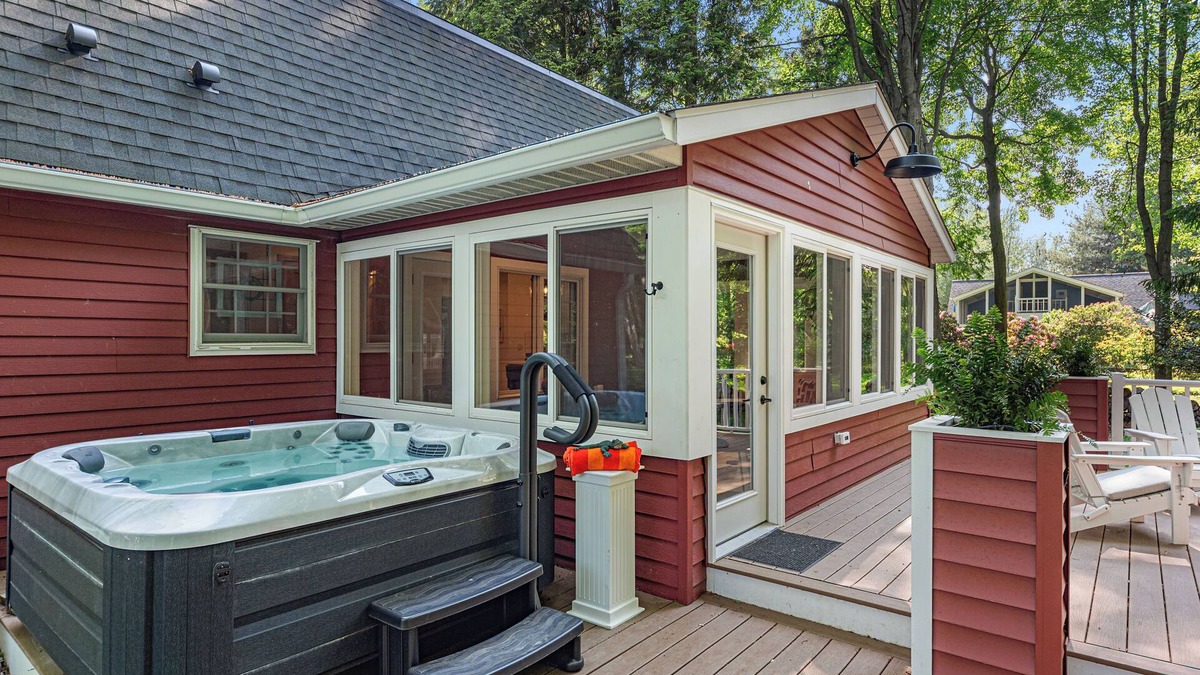 Glenn House | Lake Escape: Hot Tub, Grill & Firepit Fun