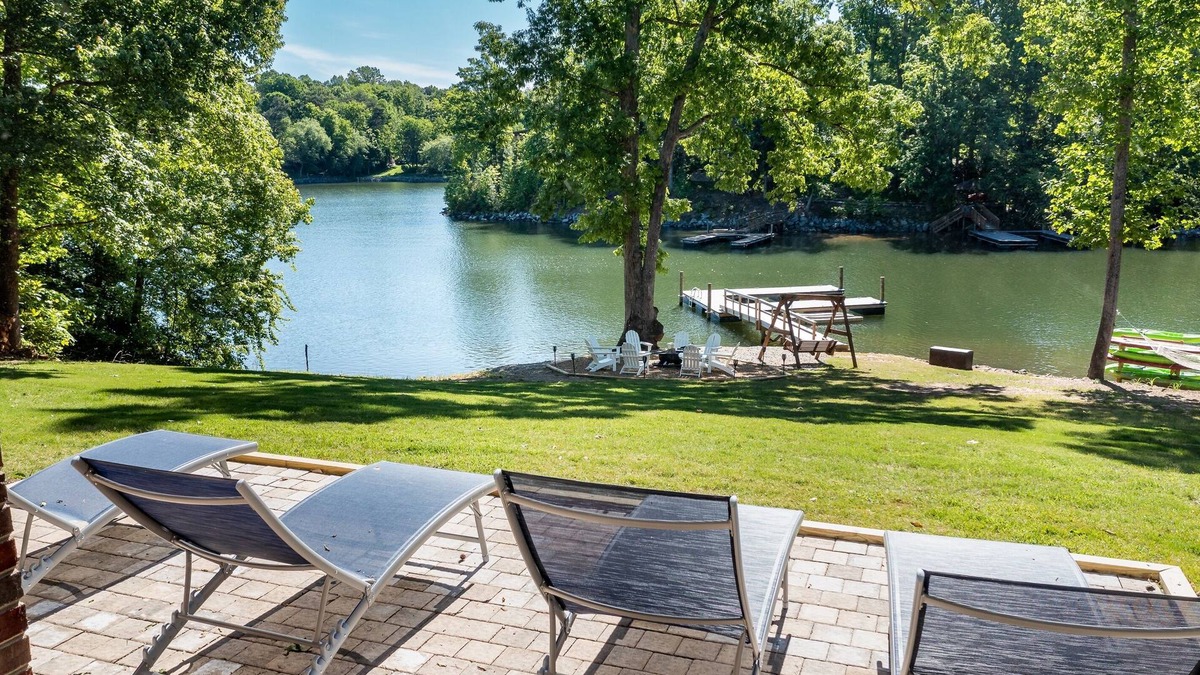 Mooresville House | Lake Escape's Sunny Daze