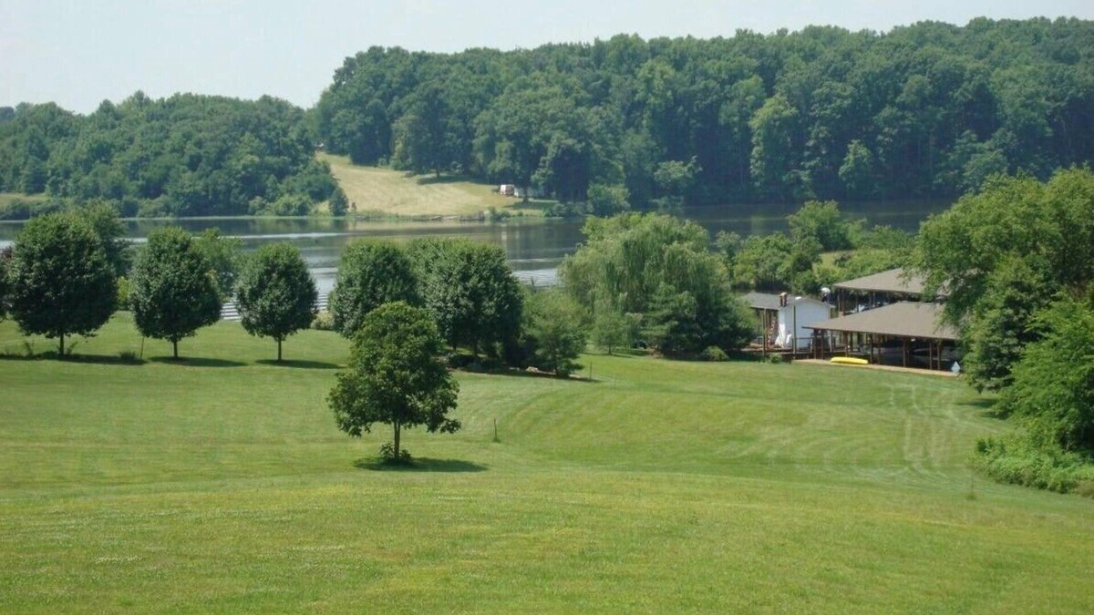 Twin Oaks House | Lake Escape - Waterviews of Lake Anna on the Public Side