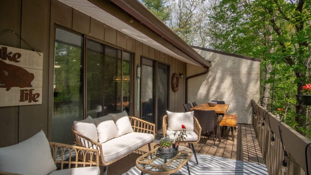 Sapphire House | Lake Fairfield Hideaway