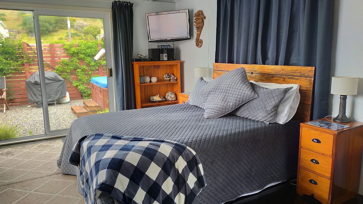 Lake Ferry Cabin | Lake Ferry Bach @lake Onoke South Wairarapa and Spa