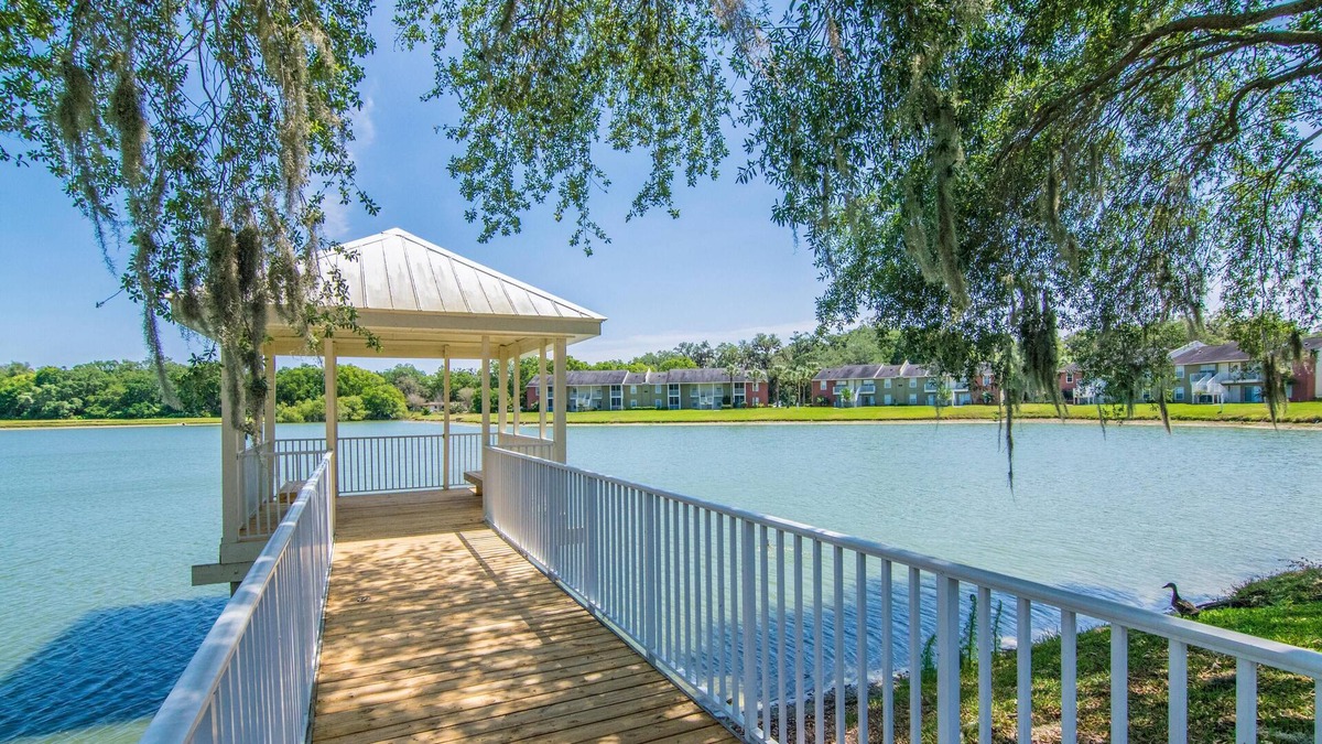 Brandon Condo | Lake Front - 1 bedroom w/a den 1 bath