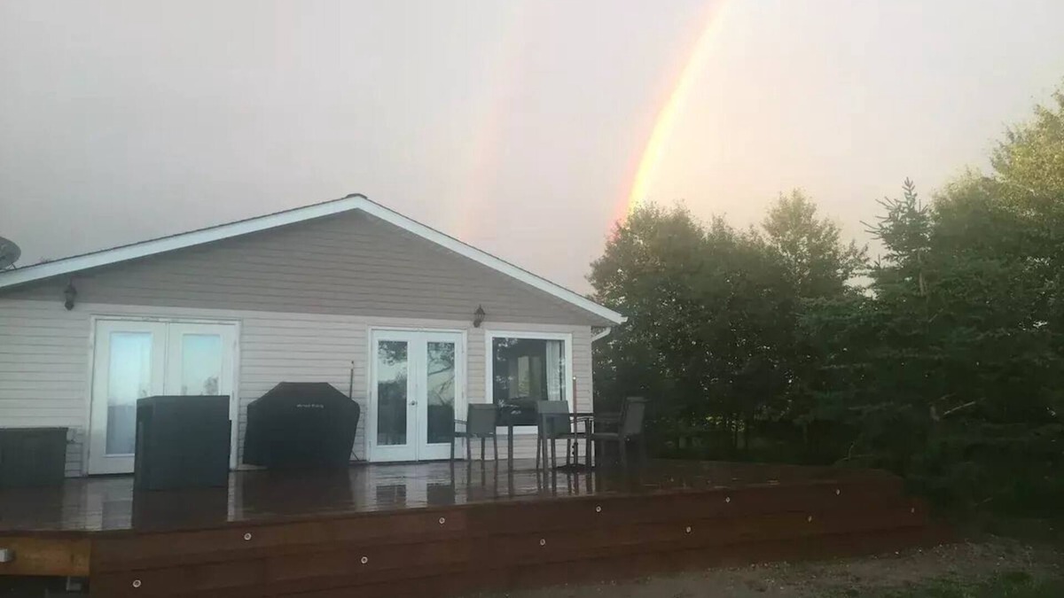 Killarney Cottage | Lake front 4 season cottage