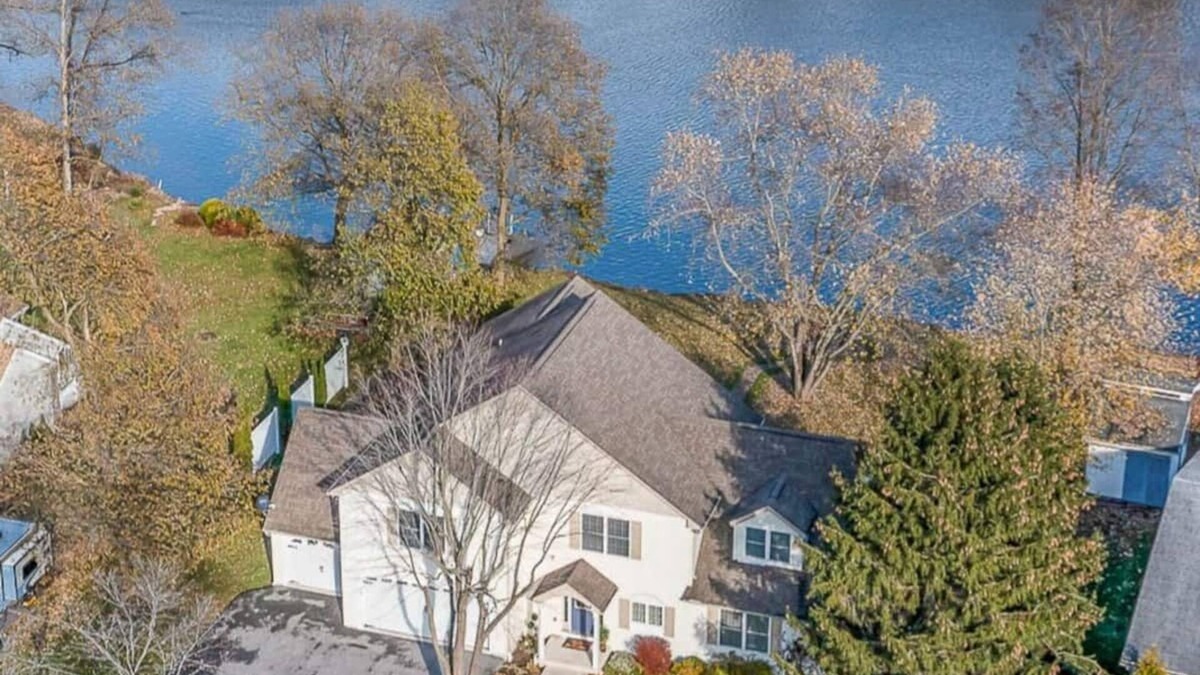 Fairfield House | Lake Front 5 Bedroom Estate Home-A Mile from Liberty Mt Ski & Golf Resort