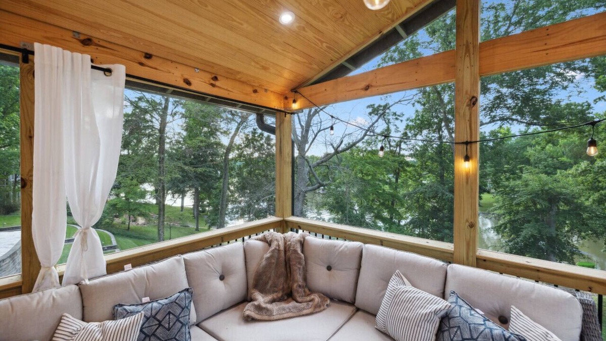 Gallatin House | Lake Front Beauty North of Nashville