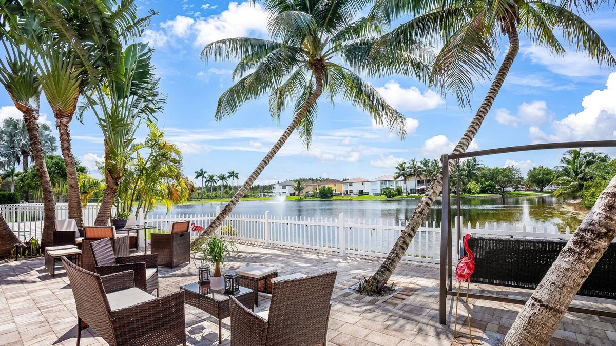 Tamiami House | Lake front, Billiard room, Large patio, Pet-friendly, BBQ, Safe Neighborhood