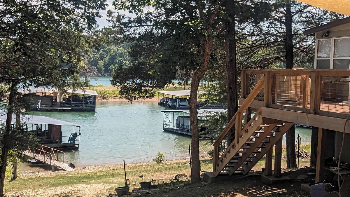 Eagle Rock House | Lake Front Cabin - Walk to the water