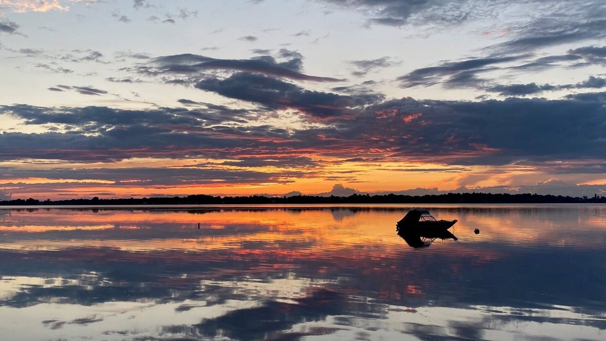 St. Albans Cabin | Lake Front Cabin with Amazing Sunsets- Easy Access to the Inland Sea