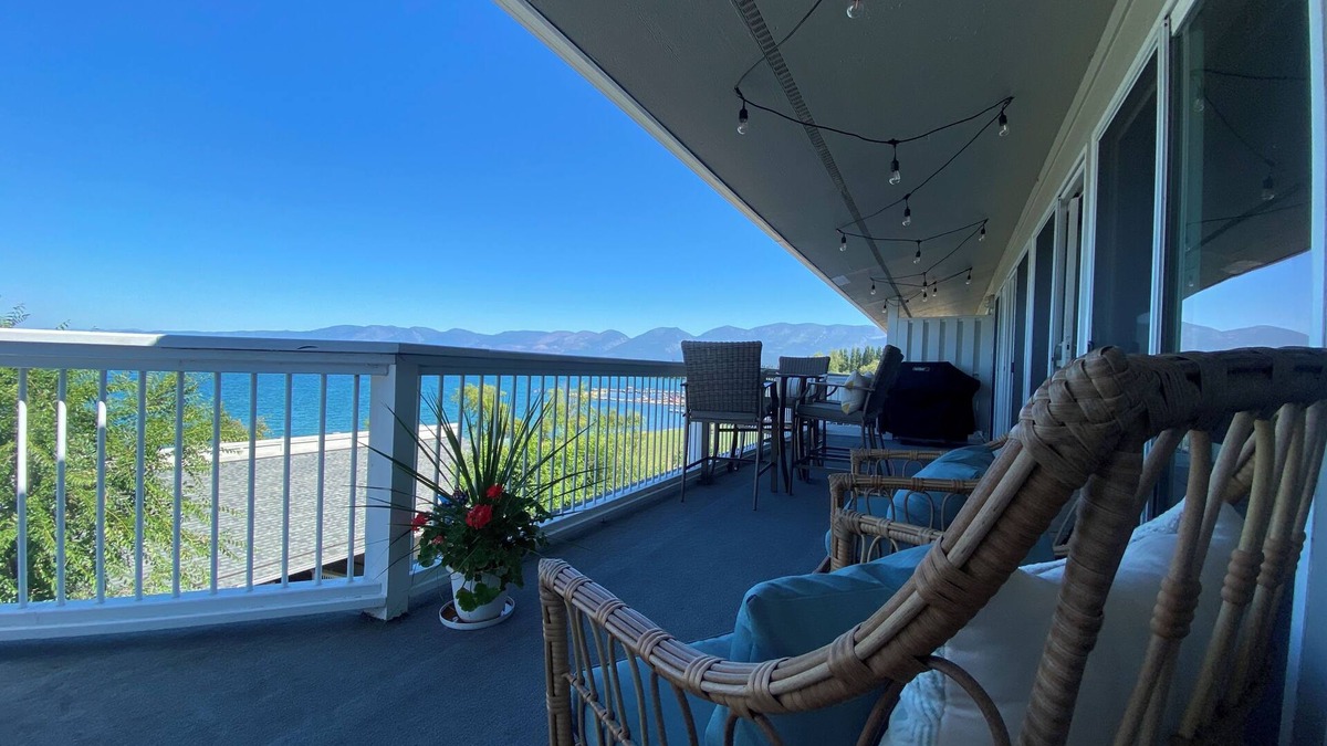 Polson Condo | Lake Front Condo - You’ll never want to leave! Licensed. Air conditioned.