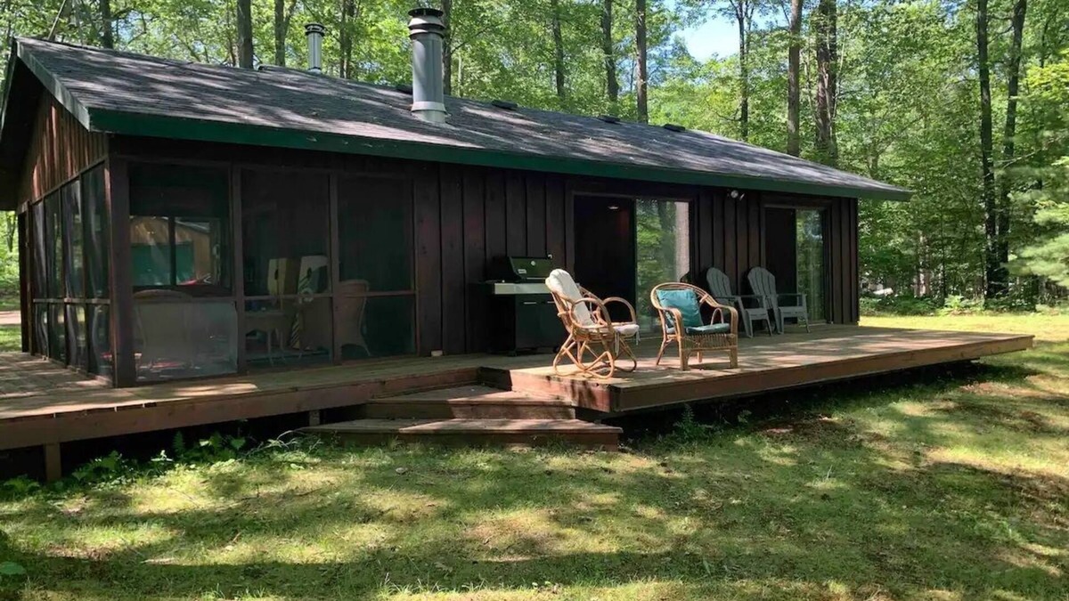 Stone Lake Cottage | Lake Front Cottage Hidden in the Woods with private dock.