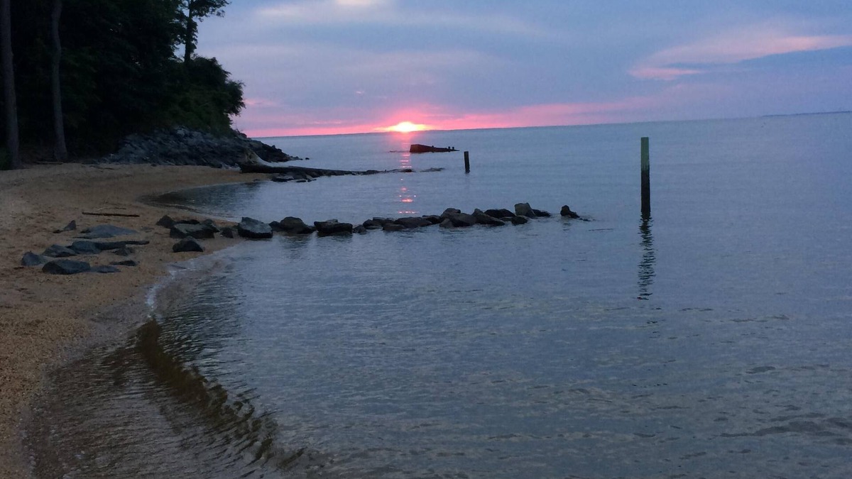 Montross House | Lake Front/Dock, HotTub, Woods, Kayaks/SUP, 3 Beaches, Fossils, Theater Room