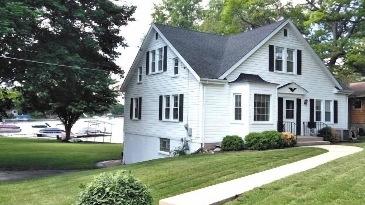 Powers Lake House | Lake Front Family get away