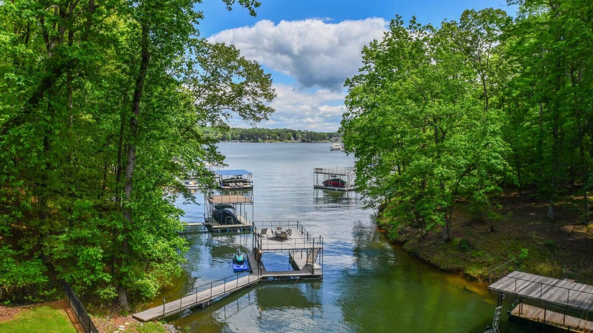 Dawsonville House | Lake front home near hiking wineries hot tub kayak dock and outlet mall
