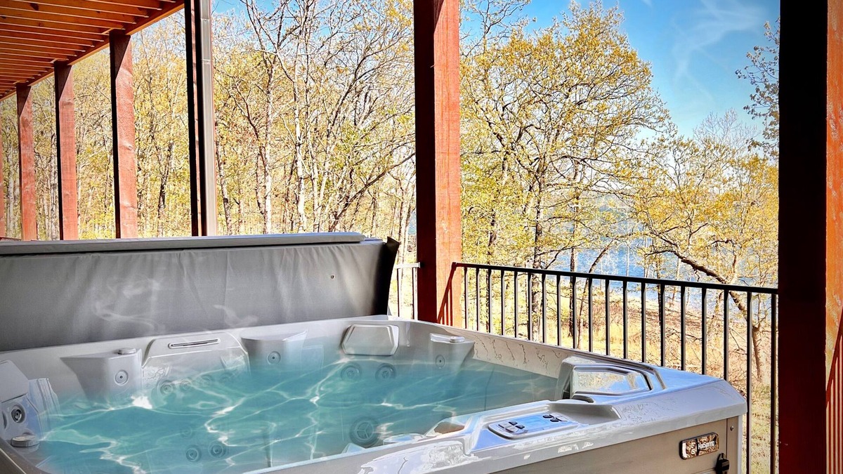 Indian Point House | Lake Front, Hot Tub, Boat Slip & Next to SDC!