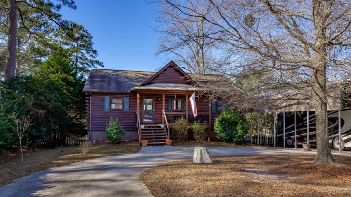 Gilbert House | Lake front house in Gilbert SC