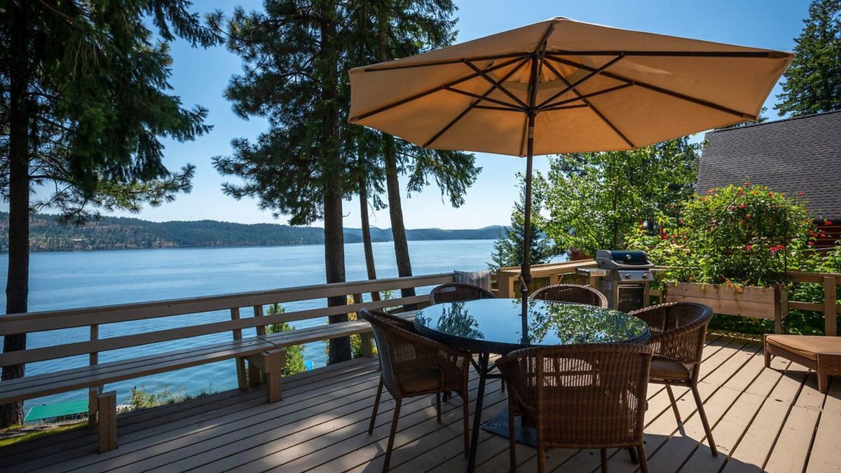 Coeur d'Alene House | Lake Front New Remodel w/Hot Tub- Coeur d'Alene
