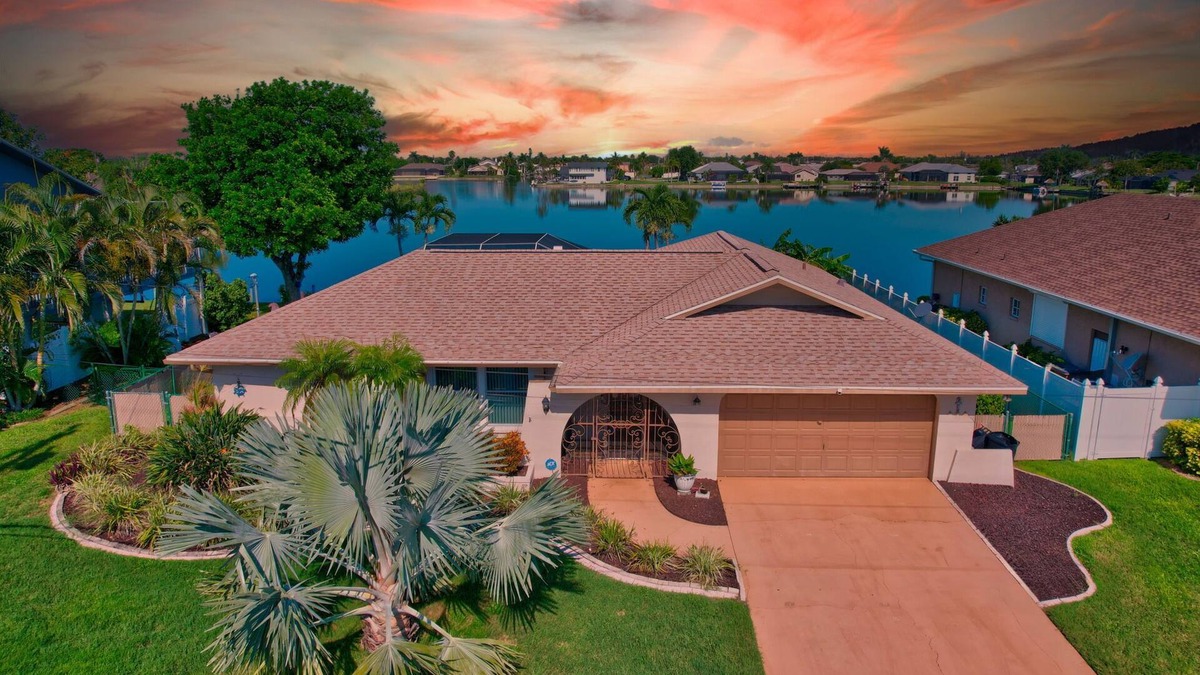 Fort Myers House | Lake Front Oasis in Cape Coral with Pool, Kayaks, and Scenic View