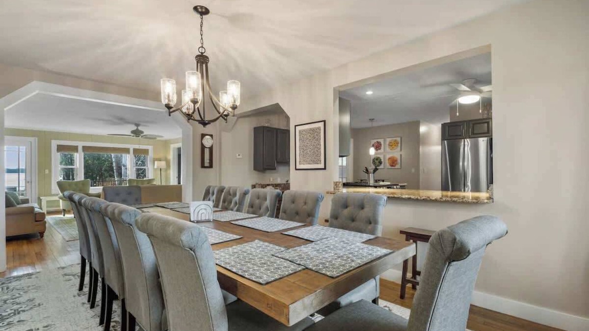 Central Lake House | Lake front, Pets, Large group,Great location, Boat