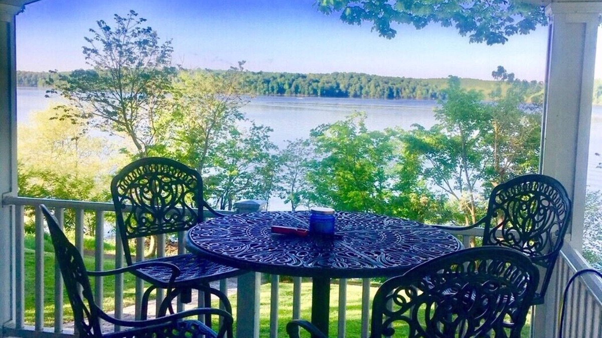 Eddyville House | Lake Front Property on the main channel of Barkley Lake-Private Paradise