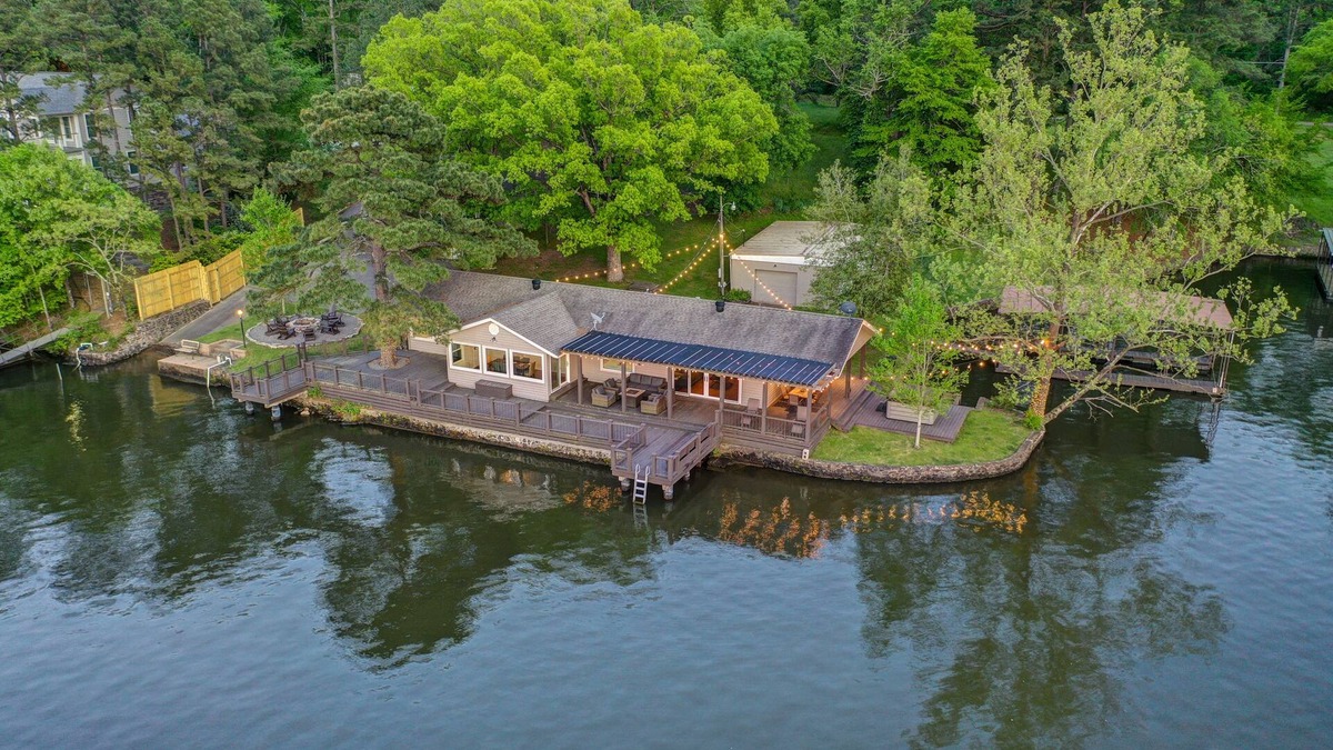 Mid America House | Lake Front Property/Hot Tub/Huge Deck/Game Room/Boat Ramp & Dock!