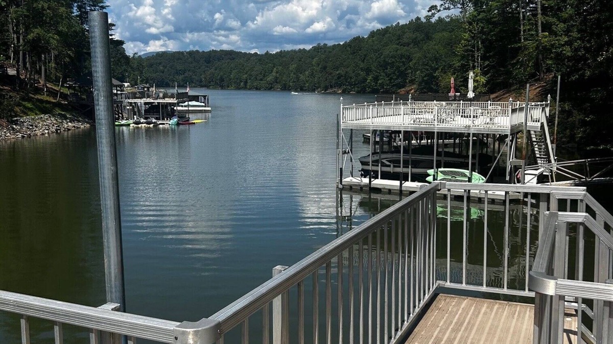 The Arbor House | Lake Front Retreat with 2-tier Dock , Brand new 4 Bedroom Home
