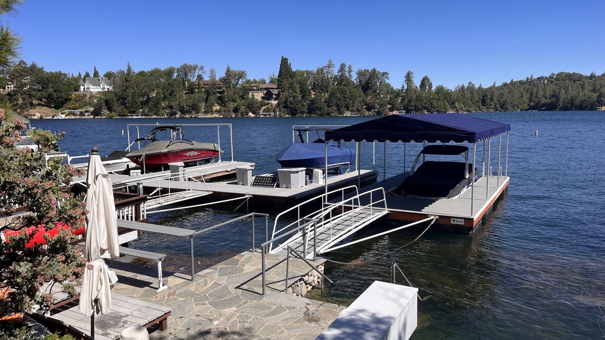 Cedar Glen House | LAKE FRONT with VIEWS, private DOCK & AC