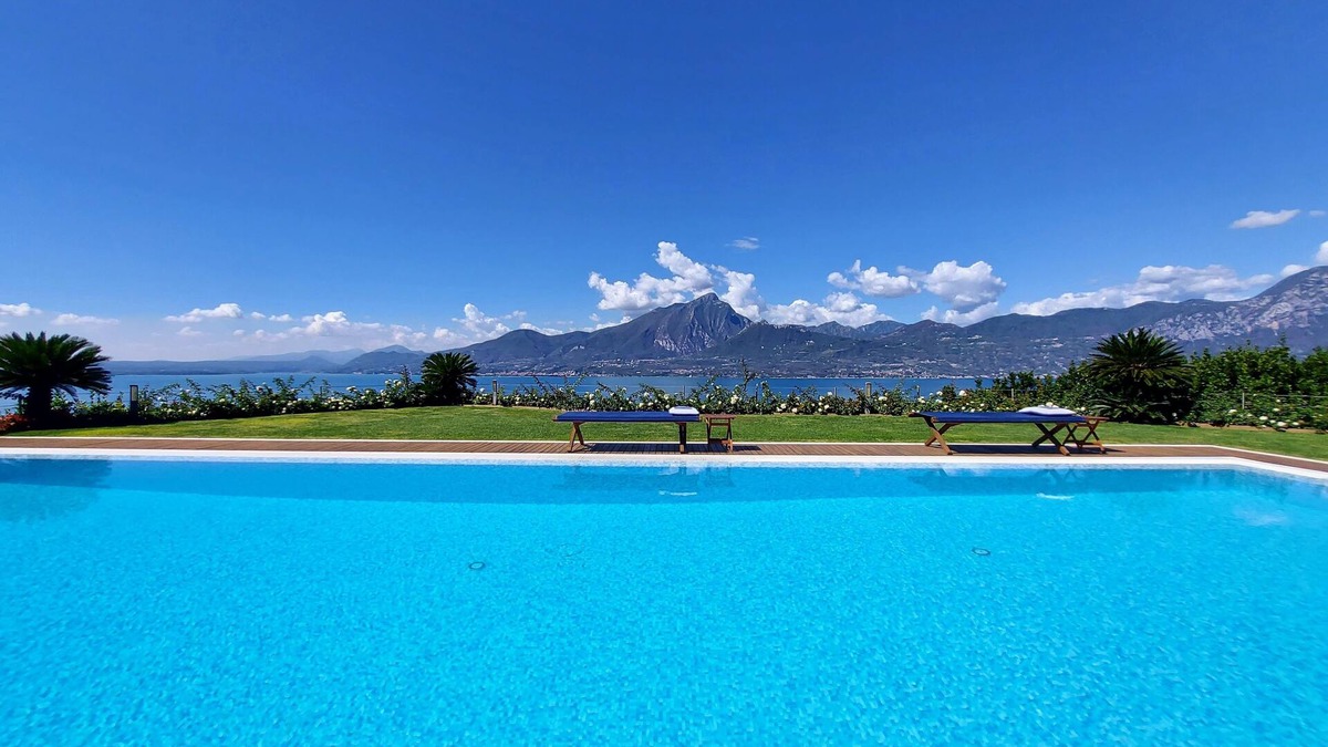 Frader Apartment | Lake Garda luxury studio with pool
