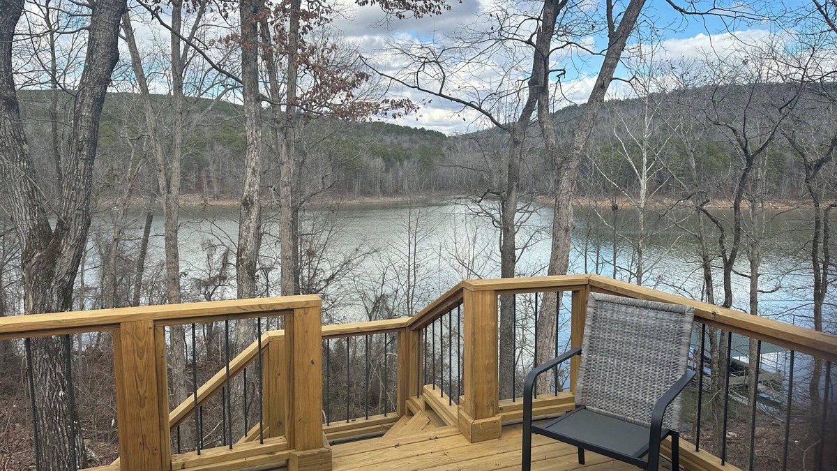Higden House | Lake Getaway at The Canyon