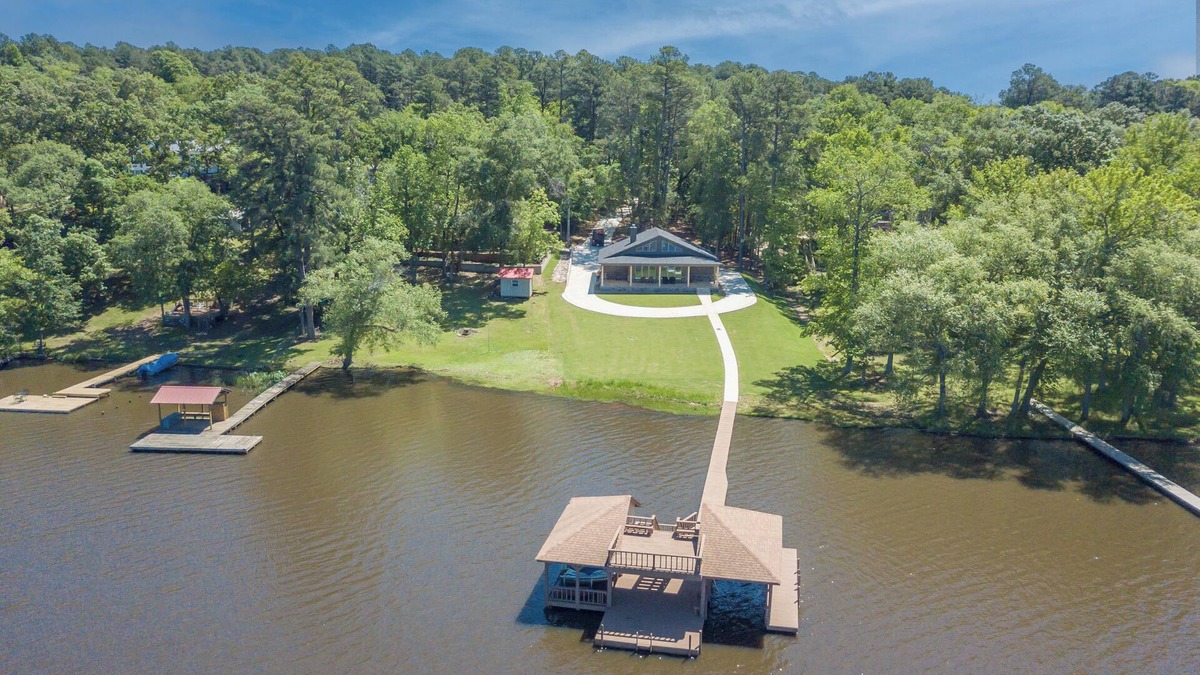 Gladewater House | Lake Gladewater lake house - come relax ,watch the sunset or jump off the dock.