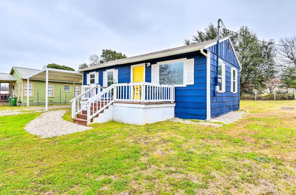Granbury House | Lake Granbury Getaway about 1 Block to Waterfront