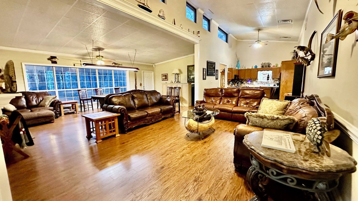 Groveoak House | Lake Guntersville - waterfront, boat parking & Eagle watching- sleeps 22