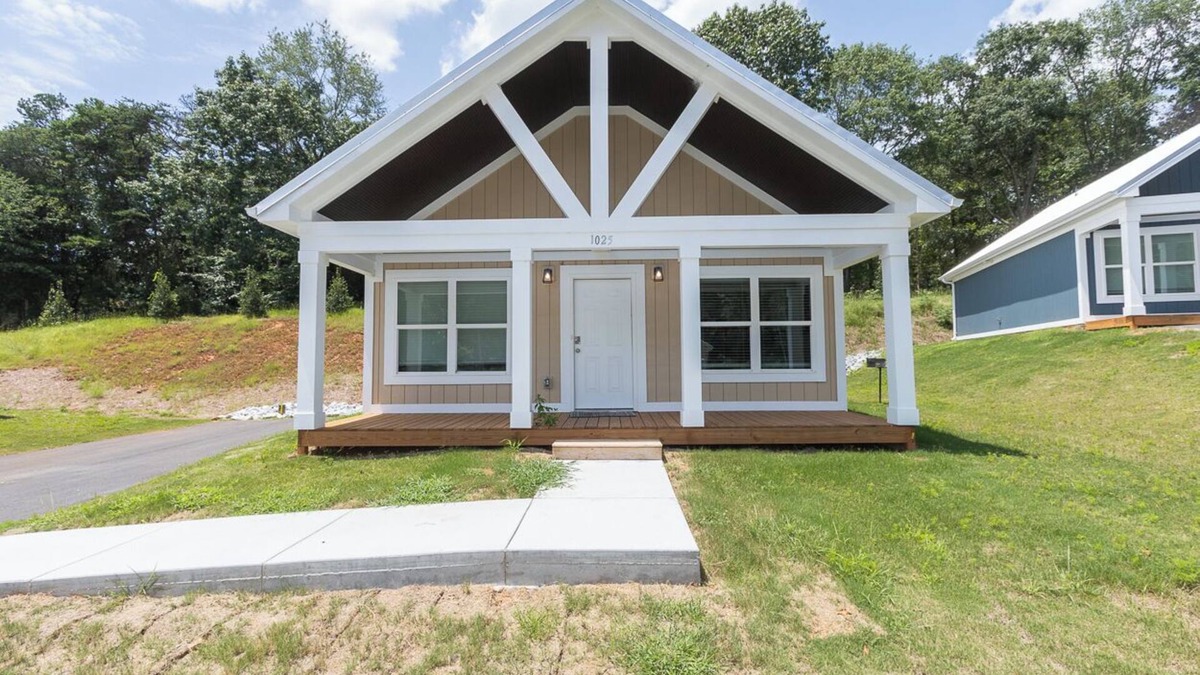 Townville House | Lake Hartwell Cabins-15 Minutes to Clemson-Near Green Pond Landing