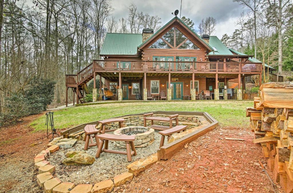 Martin House | Lake Hartwell Lodge with Dock, Theater and Hot Tub!