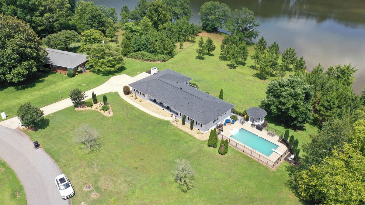 Northlake House | Lake Hartwell w/Dock, Pool, Clemson, Fishing Tournaments, Sleep 12, Anderson SC