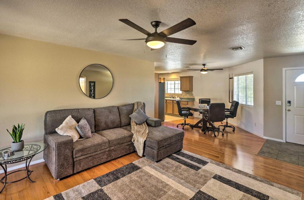Lake Havasu City House | Lake Havasu City Home with Patio about 3 Mi to Lake