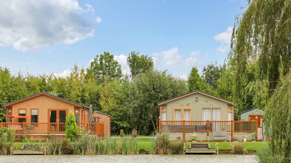 Grantham House | LAKE HAVEN, family friendly, with a garden in Marston, Lincolnshire