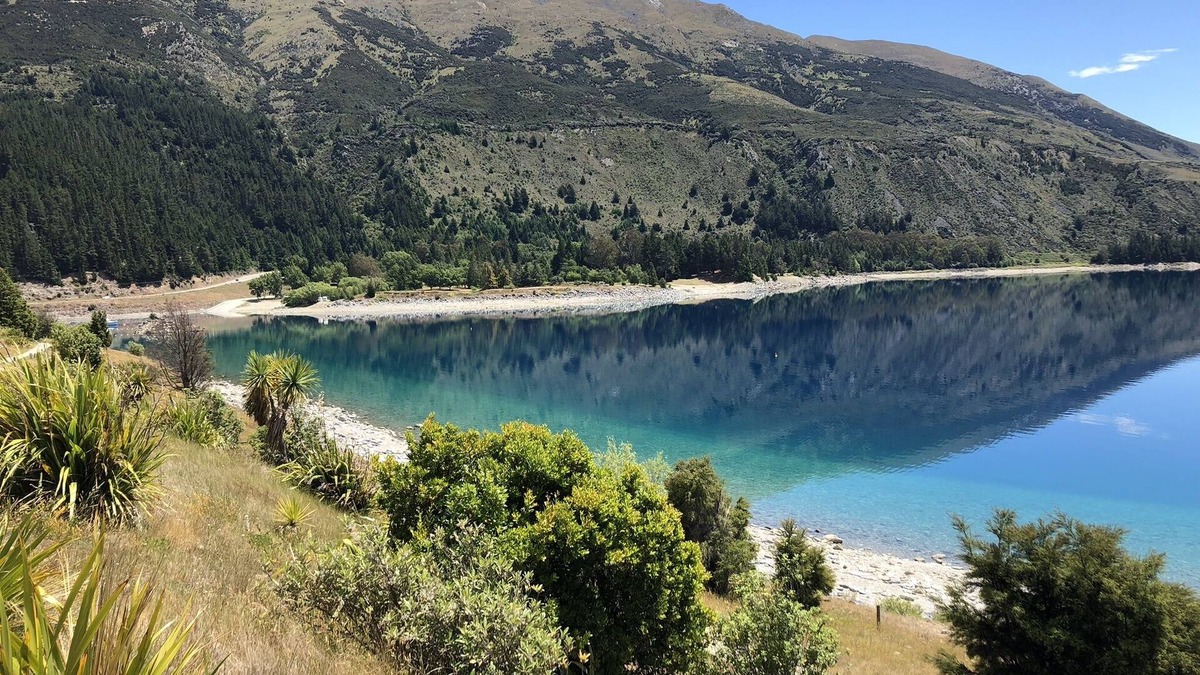 Lake Hawea Cabin | Lake Hawea Lakefront Cabin