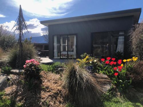 Lake Hawea House | Lake Hawea Little Maude Snug