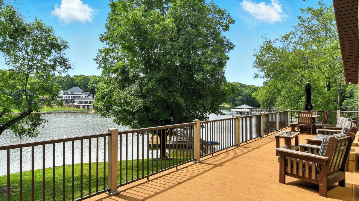 Conover House | Lake Hickory Waterfront Retreat