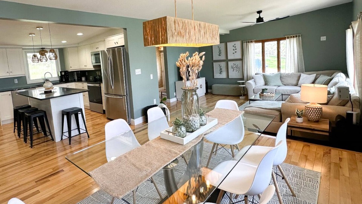 Detroit Lakes House | Lake Home on Deadshot Bay of Detroit Lake - Huge deck, hot tub, outdoor TV, fire