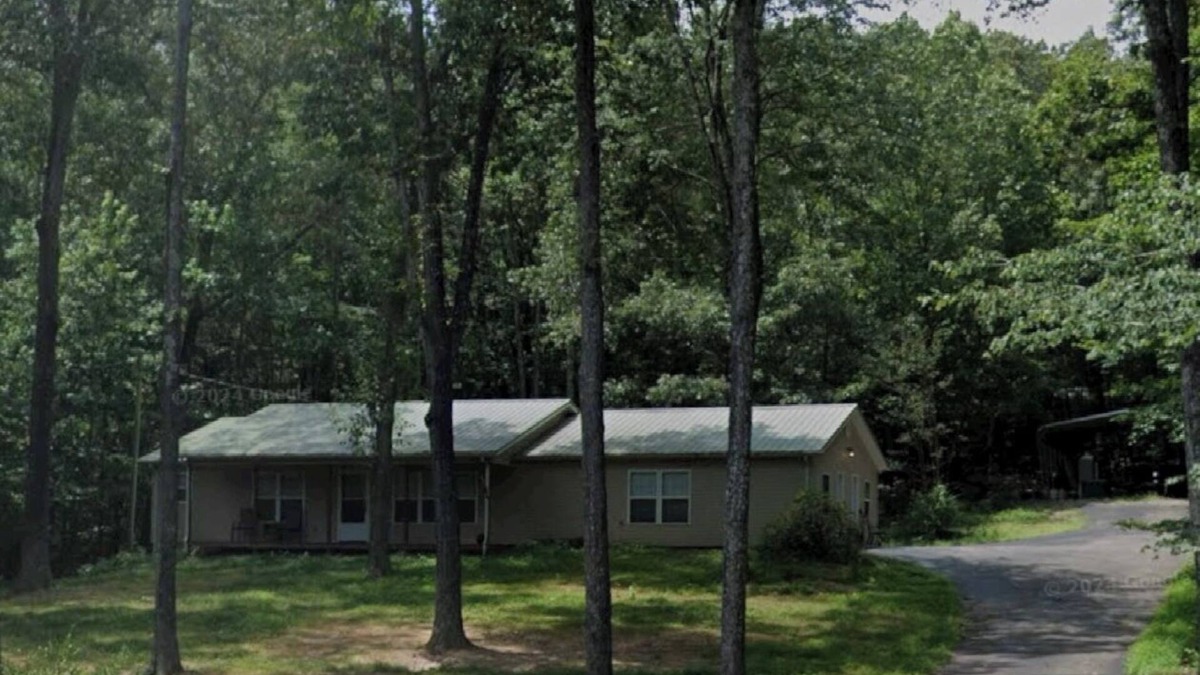 Buchanan House | Lake House 4-bedroom/4 bath in Buchanan 1 Mile behind Paris Landing Marina.