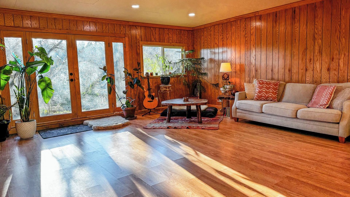 Cottage Grove House | Lake house getaway - one bedroom, pellet stove, sauna