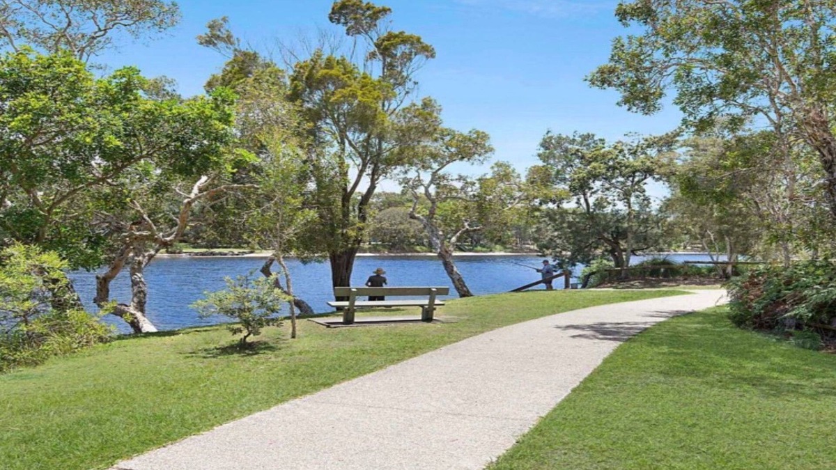 Currimundi House | LAKE HOUSE - Ideally located next to the Lake, which is a great spot for a fish, swimming or Kayaki